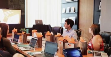 10 Crucial Ways to Build A Positive Company Culture